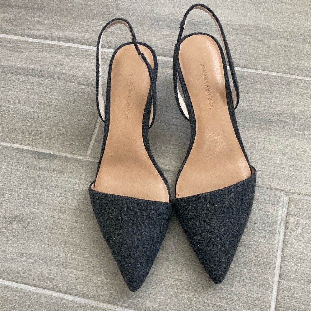 Banana Republic Hedy sling back kitten heels size 7